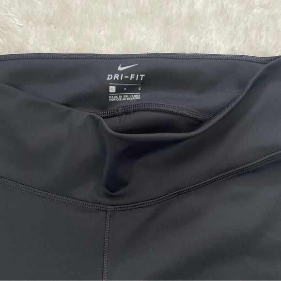 Nike dry fit women’s black capri leggings - Picture 5 of 6